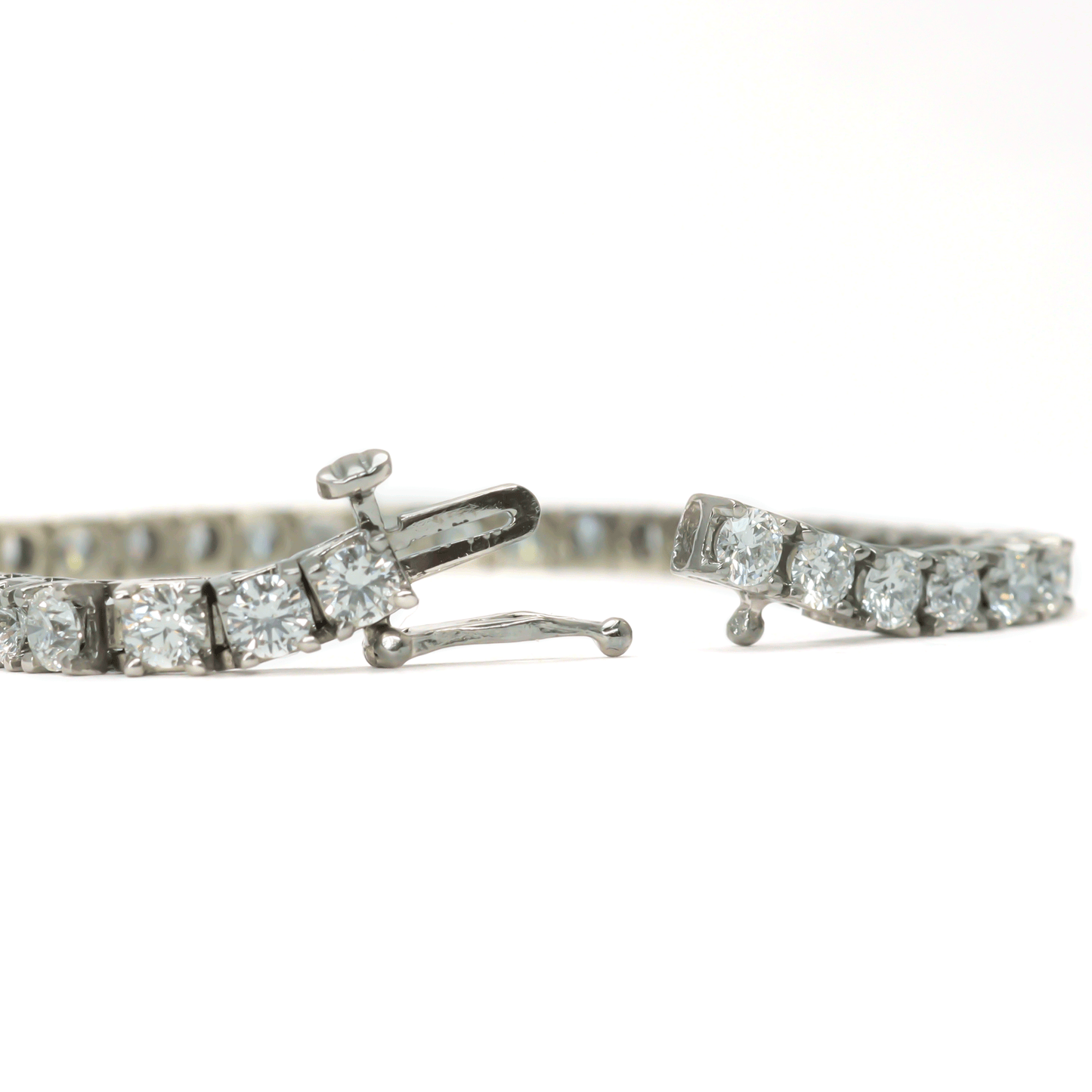 Vintage White Gold Diamond Line Bracelet - 7 carats