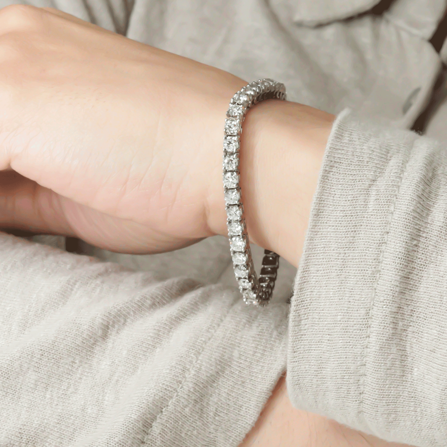 Vintage White Gold Diamond Line Bracelet - 7 carats