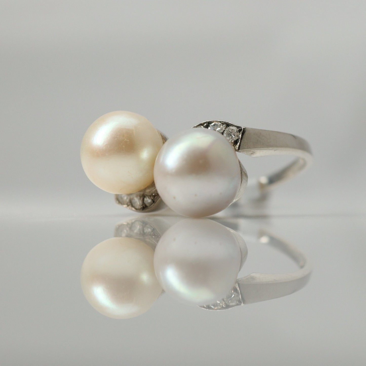 Vintage Cultured Pearl Cross Over Ring. - Friar House